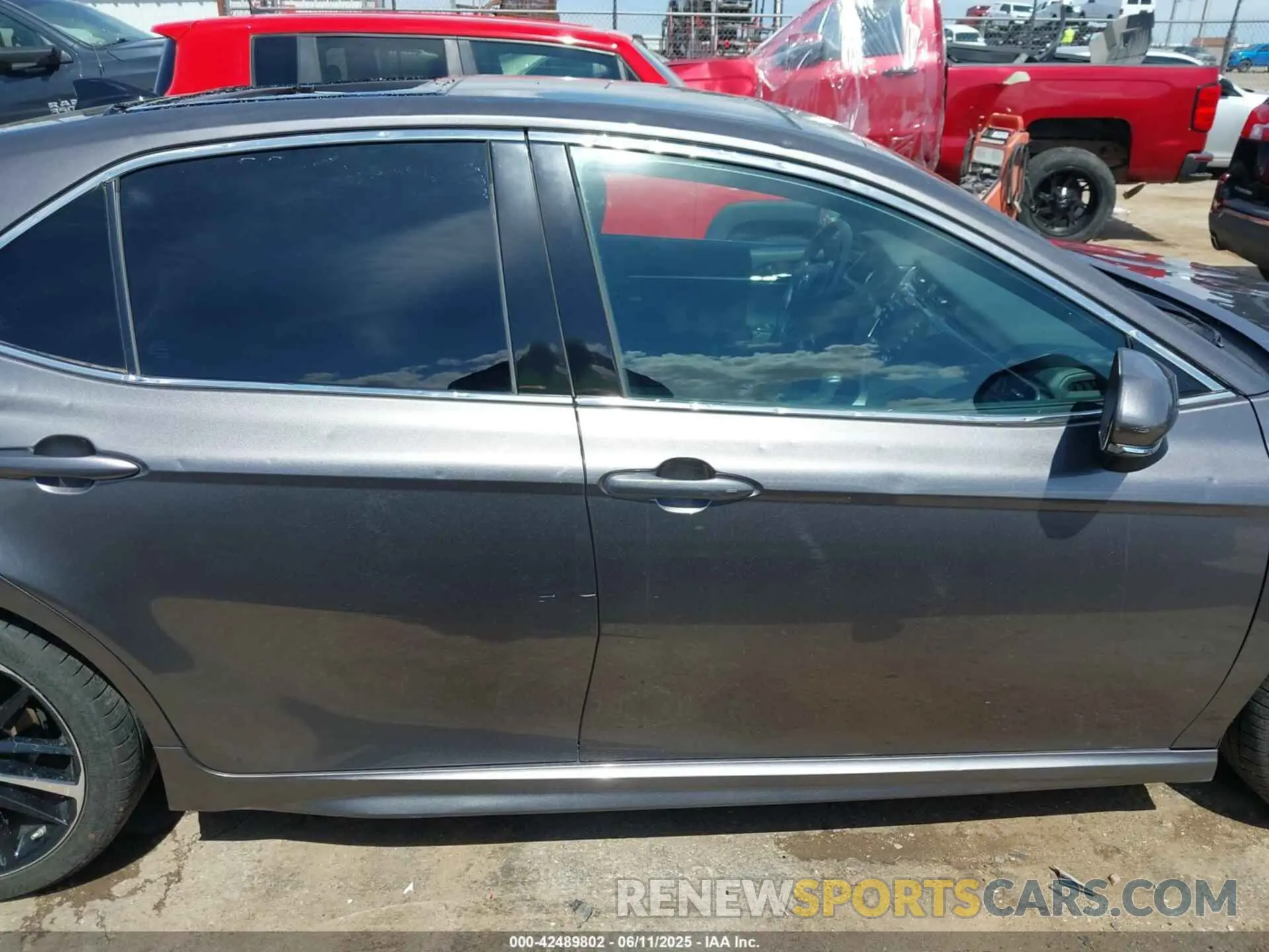 13 Photograph of a damaged car 4T1B61HK5KU697580 TOYOTA CAMRY 2019