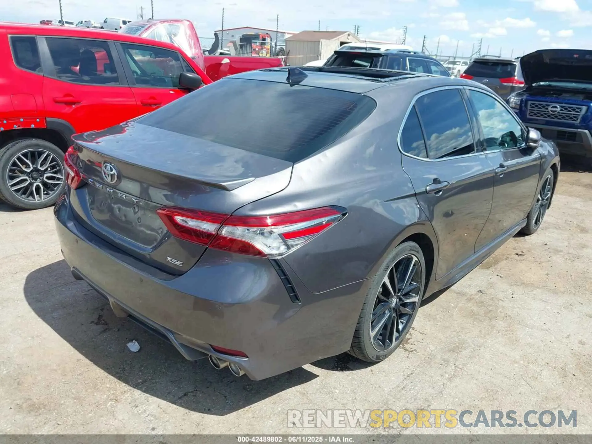 4 Photograph of a damaged car 4T1B61HK5KU697580 TOYOTA CAMRY 2019