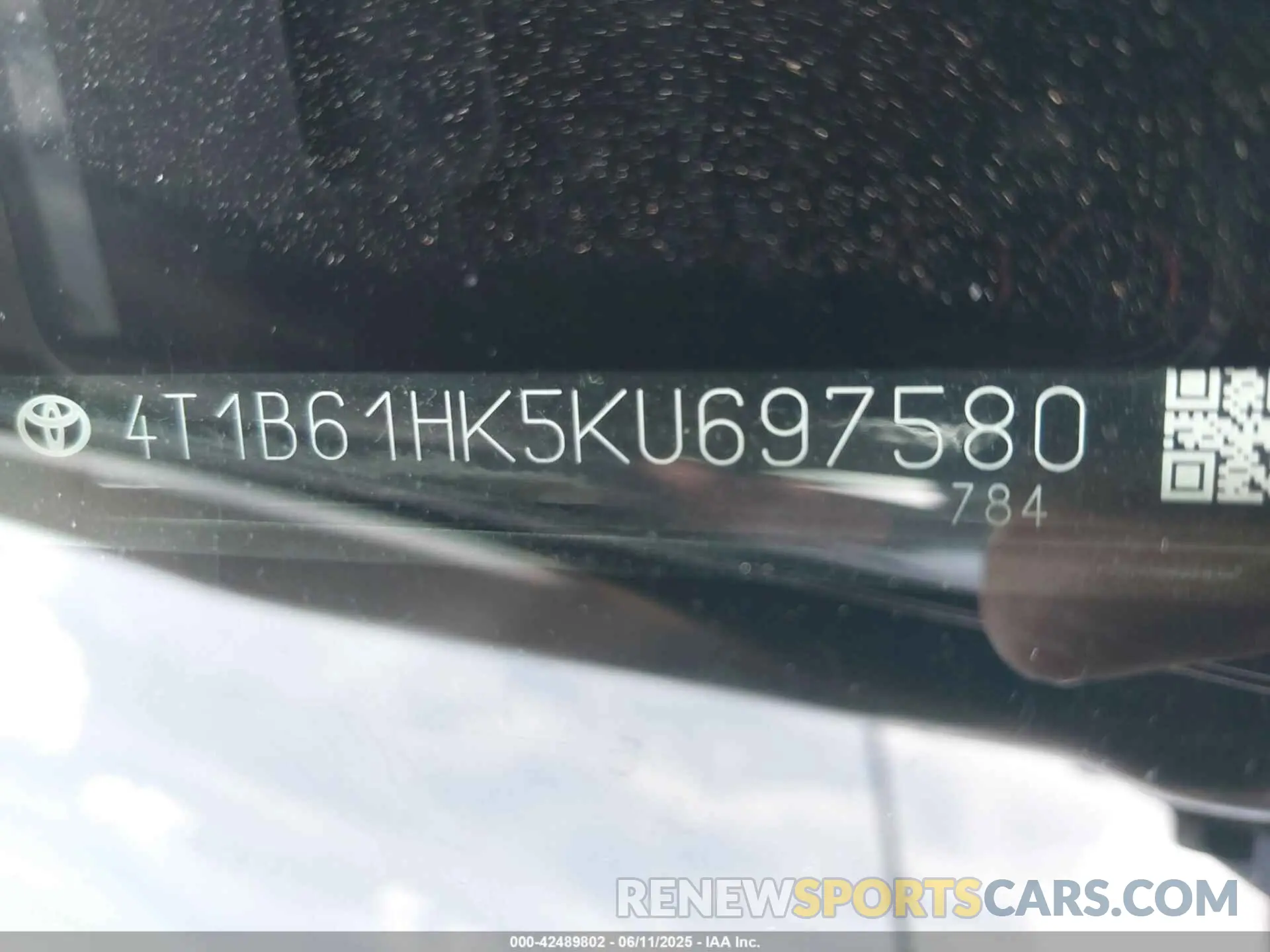 9 Photograph of a damaged car 4T1B61HK5KU697580 TOYOTA CAMRY 2019