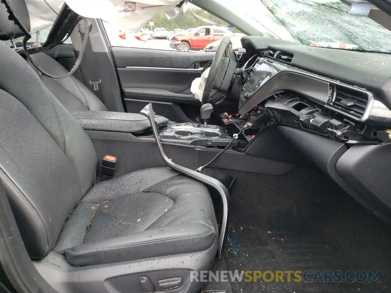 5 Photograph of a damaged car 4T1B61HK5KU740752 TOYOTA CAMRY 2019