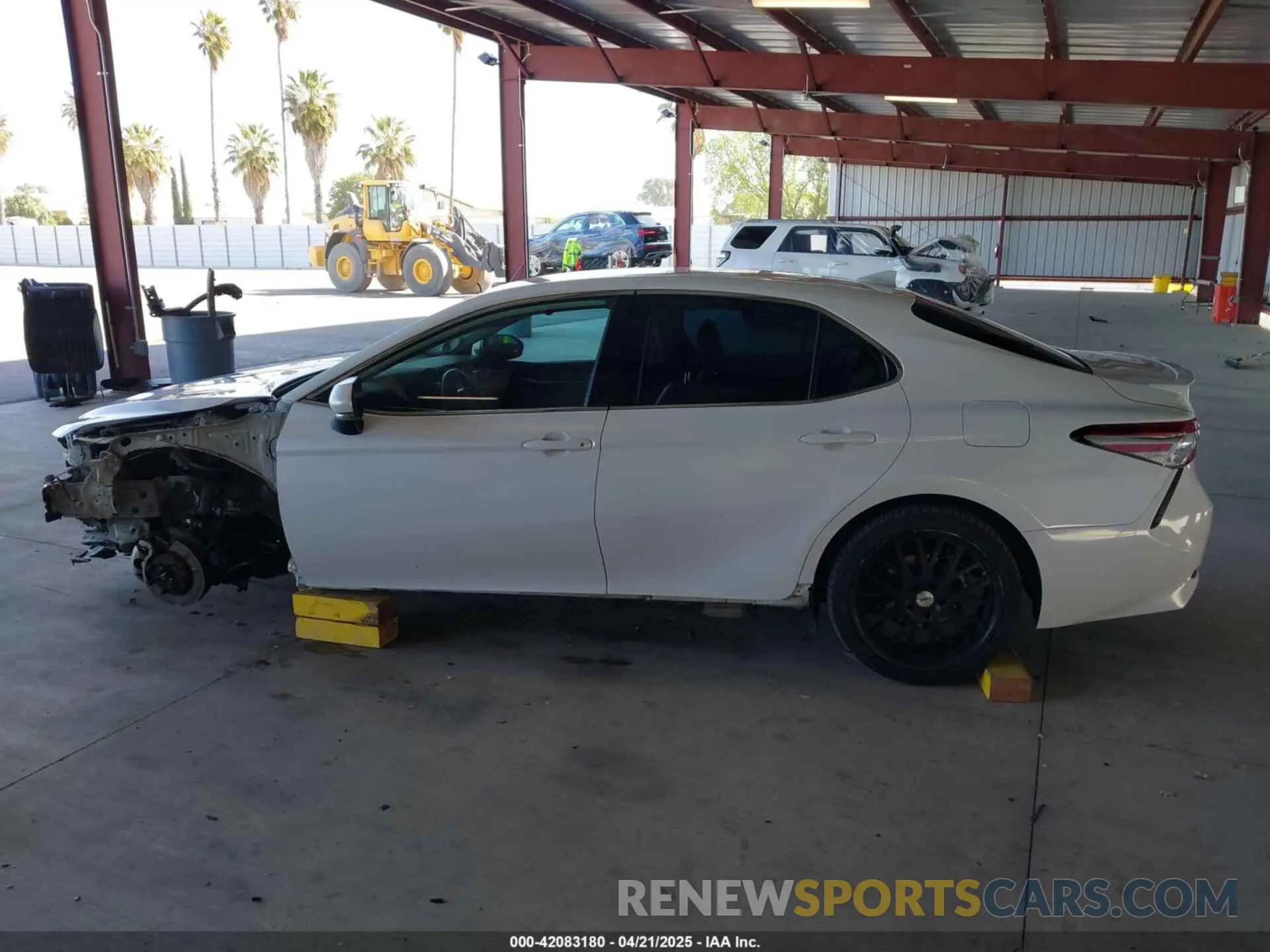 15 Photograph of a damaged car 4T1B61HK5KU746258 TOYOTA CAMRY 2019