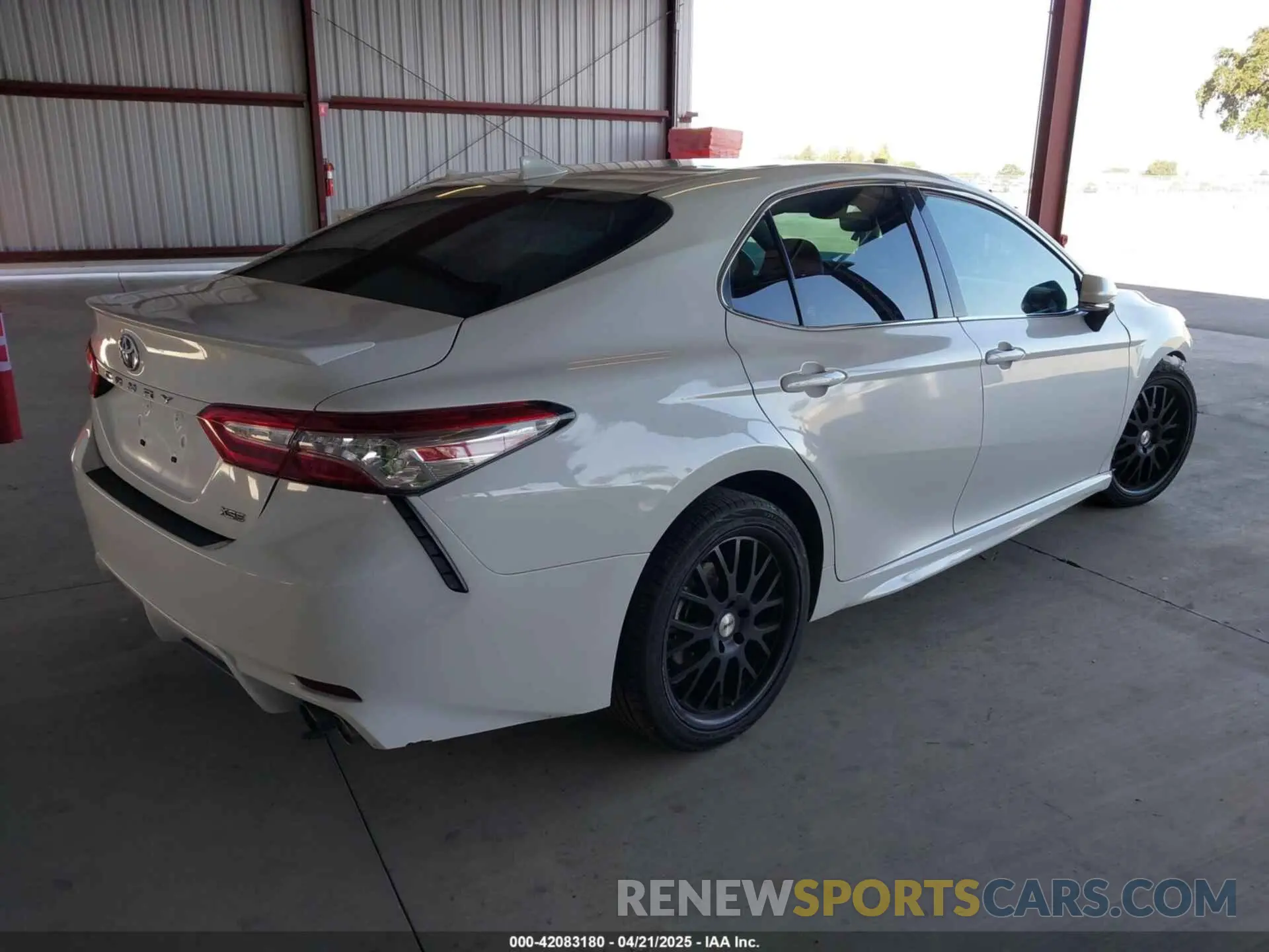 4 Photograph of a damaged car 4T1B61HK5KU746258 TOYOTA CAMRY 2019