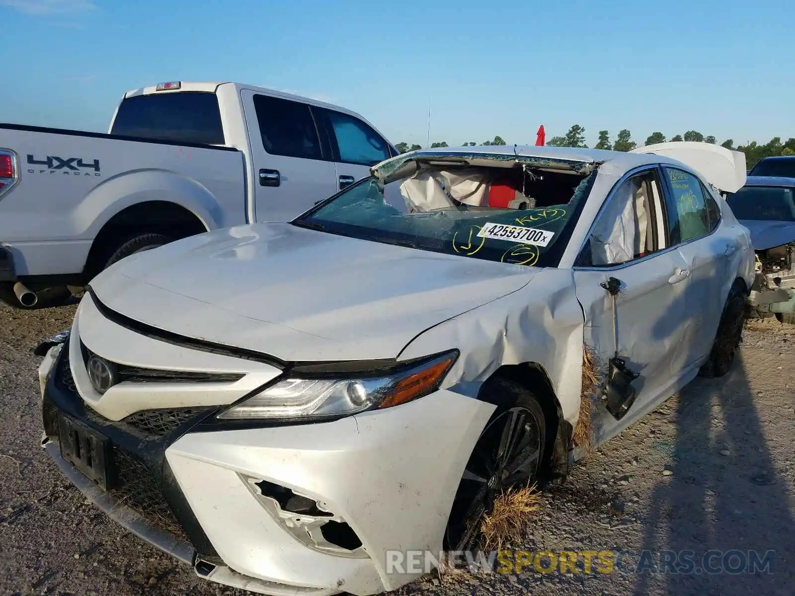 2 Photograph of a damaged car 4T1B61HK5KU780362 TOYOTA CAMRY 2019