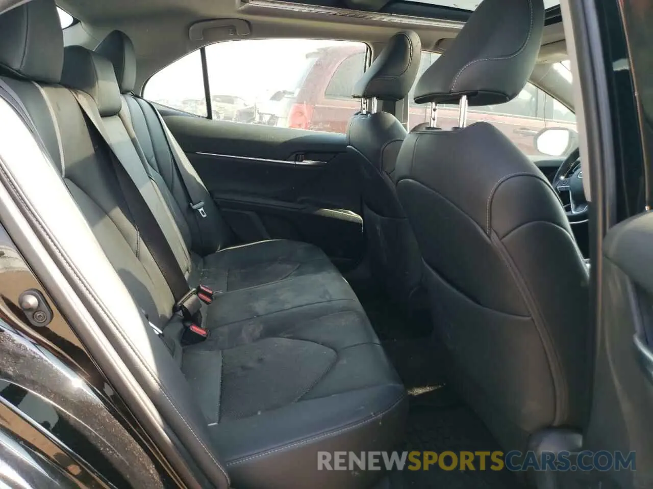 10 Photograph of a damaged car 4T1B61HK5KU782029 TOYOTA CAMRY 2019