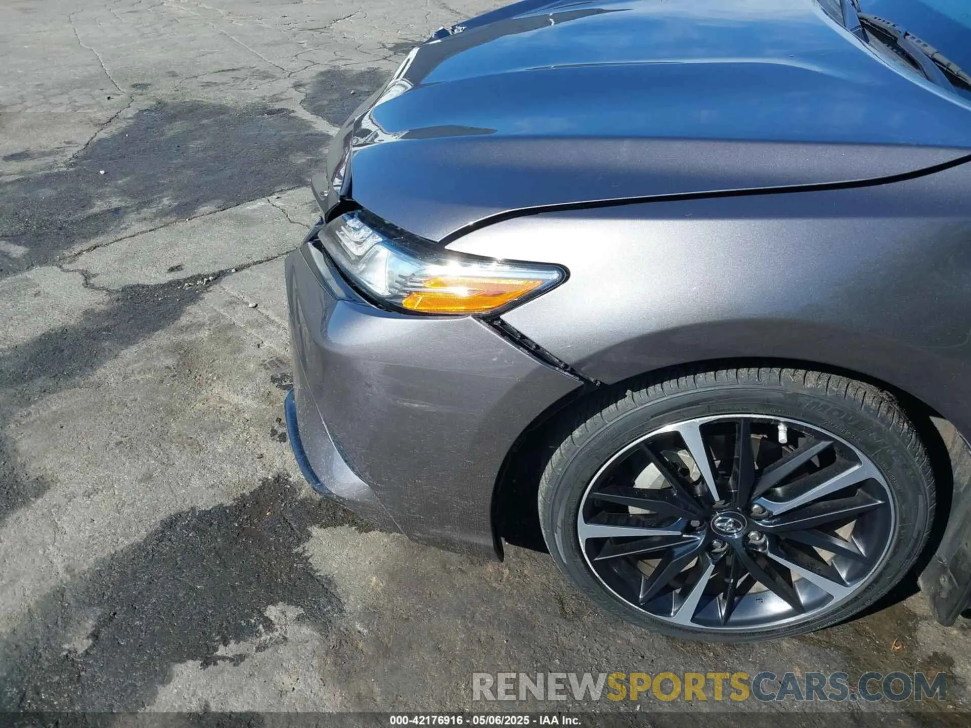 18 Photograph of a damaged car 4T1B61HK5KU788378 TOYOTA CAMRY 2019