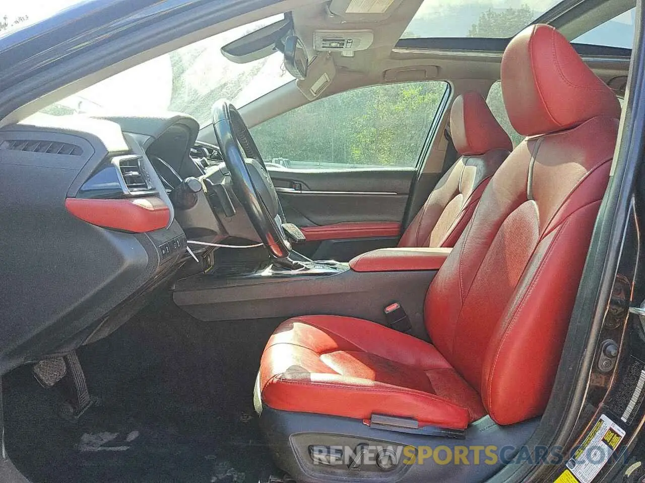 7 Photograph of a damaged car 4T1B61HK5KU799428 TOYOTA CAMRY 2019