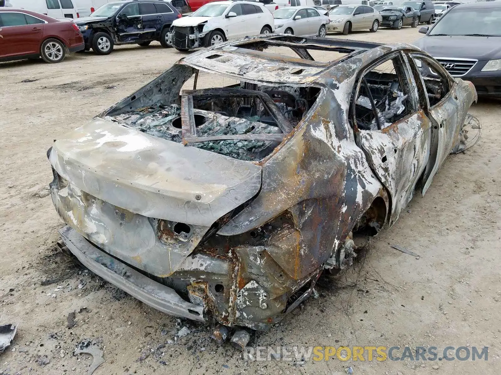 4 Photograph of a damaged car 4T1B61HK5KU805471 TOYOTA CAMRY 2019