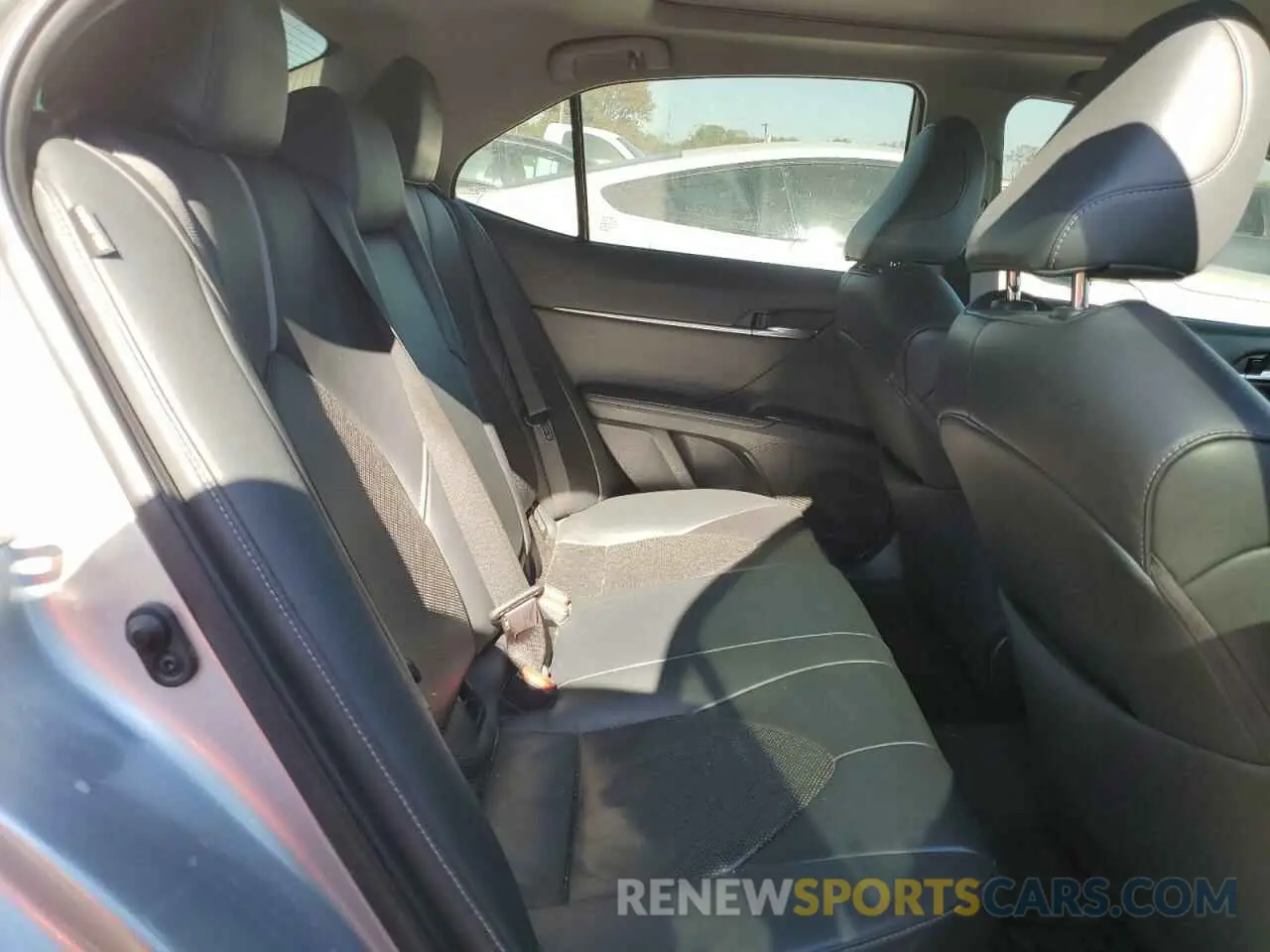 10 Photograph of a damaged car 4T1B61HK5KU807592 TOYOTA CAMRY 2019