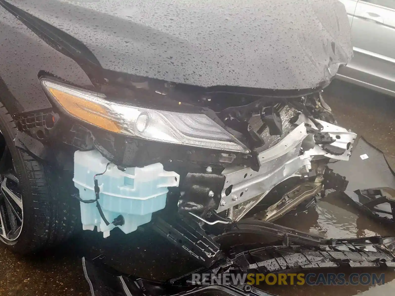 9 Photograph of a damaged car 4T1B61HK5KU808581 TOYOTA CAMRY 2019