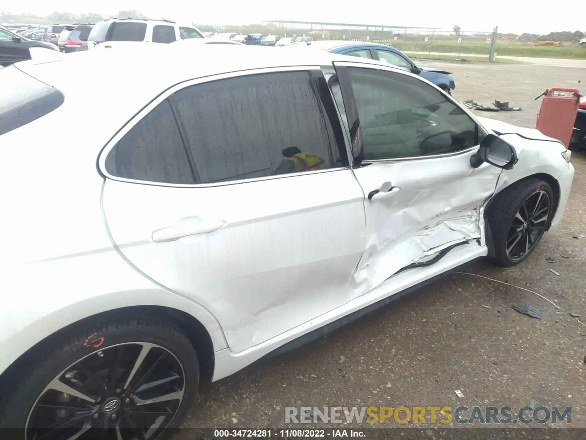 6 Photograph of a damaged car 4T1B61HK5KU810525 TOYOTA CAMRY 2019