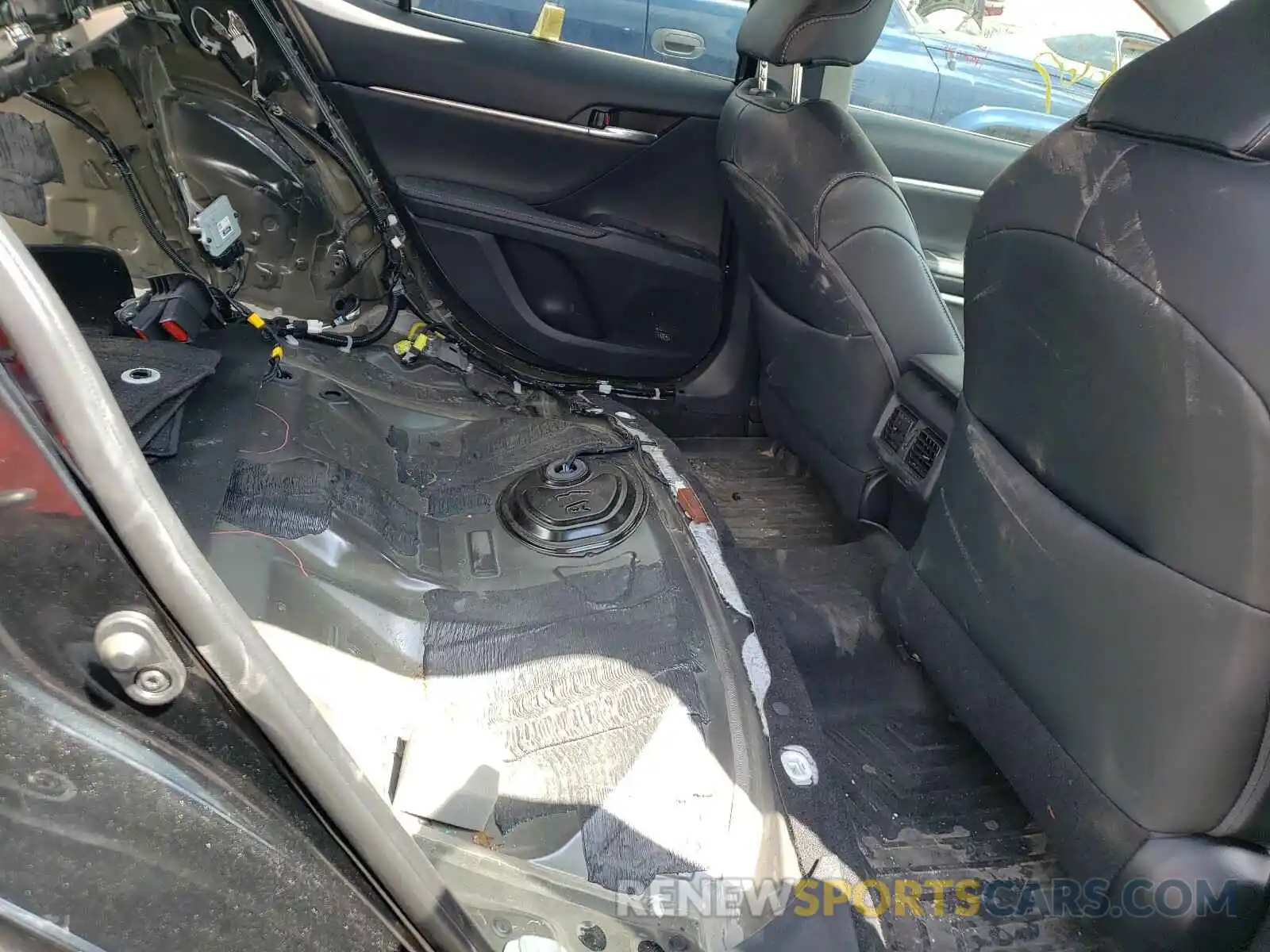 6 Photograph of a damaged car 4T1B61HK5KU817135 TOYOTA CAMRY 2019