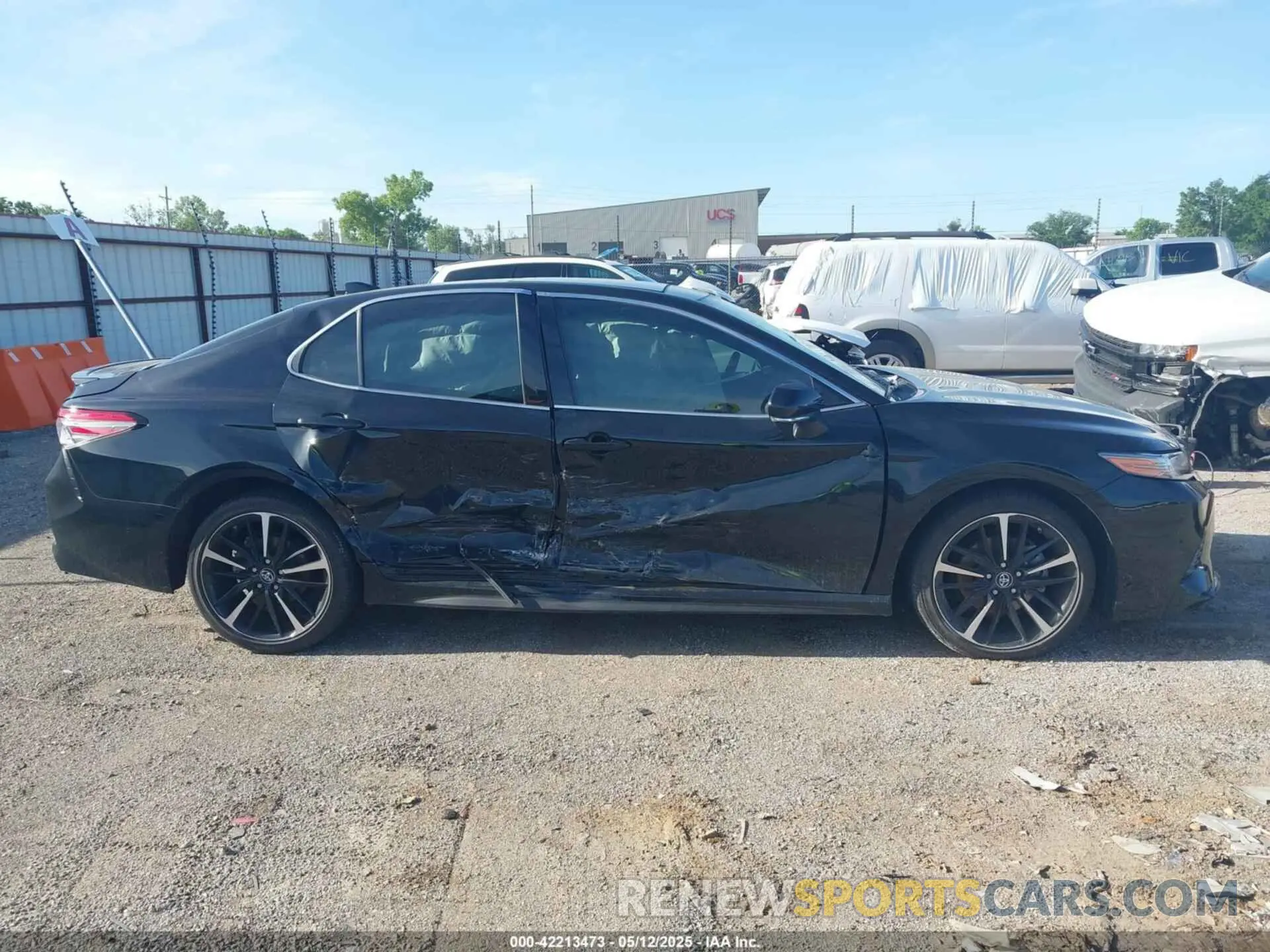 13 Photograph of a damaged car 4T1B61HK5KU818379 TOYOTA CAMRY 2019