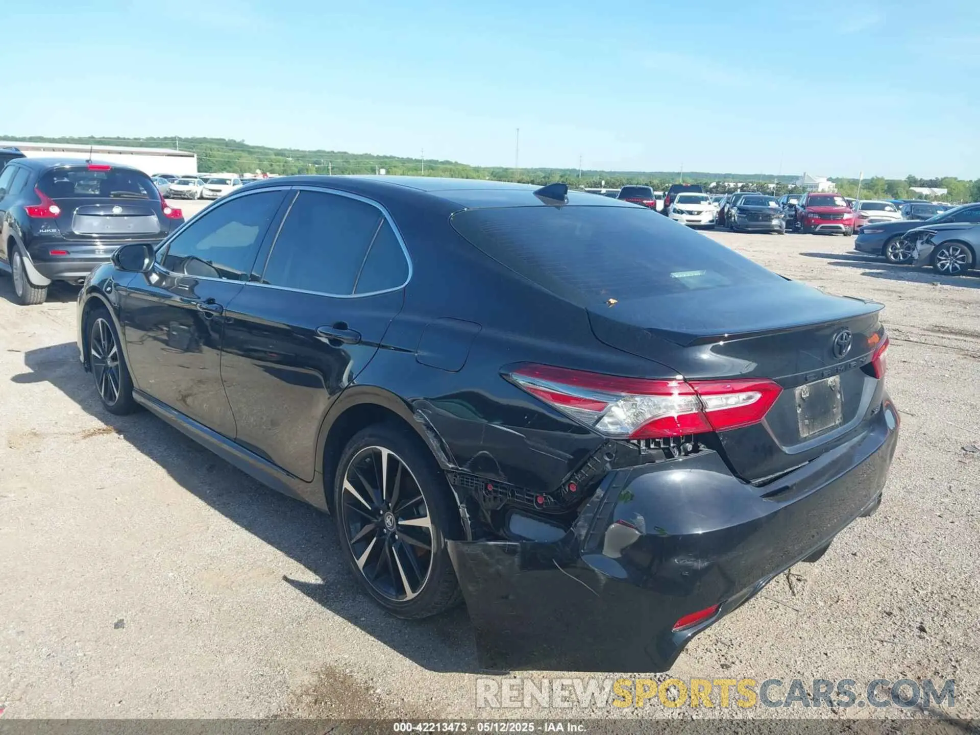 3 Photograph of a damaged car 4T1B61HK5KU818379 TOYOTA CAMRY 2019