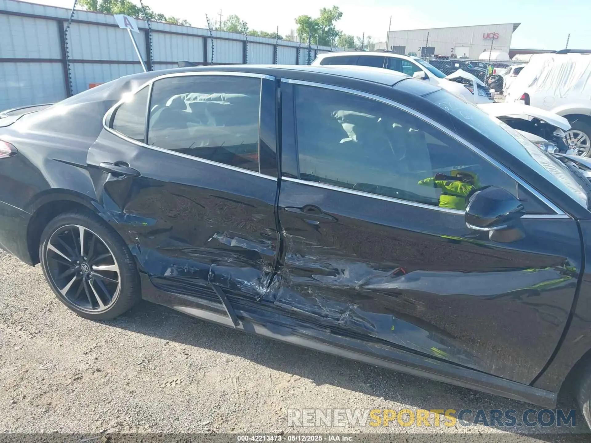 6 Photograph of a damaged car 4T1B61HK5KU818379 TOYOTA CAMRY 2019