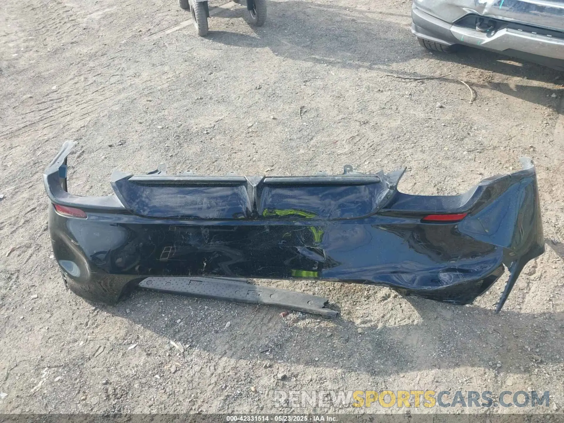 12 Photograph of a damaged car 4T1B61HK5KU821119 TOYOTA CAMRY 2019