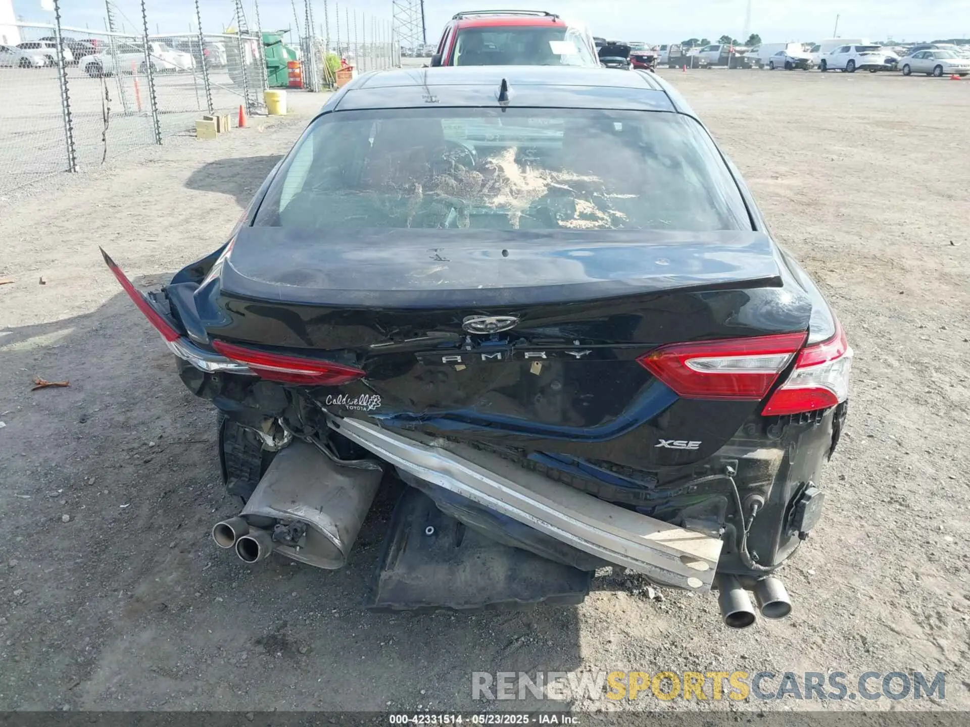 17 Photograph of a damaged car 4T1B61HK5KU821119 TOYOTA CAMRY 2019