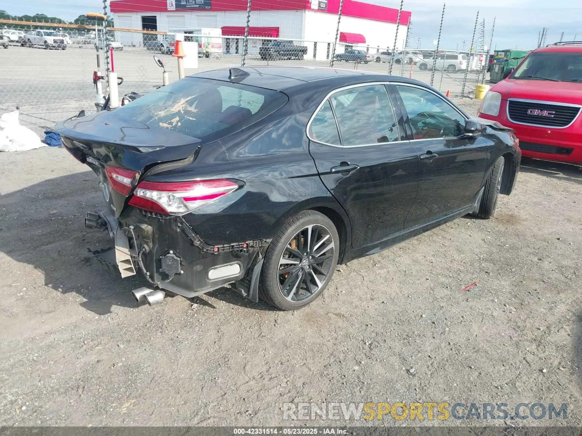 4 Photograph of a damaged car 4T1B61HK5KU821119 TOYOTA CAMRY 2019