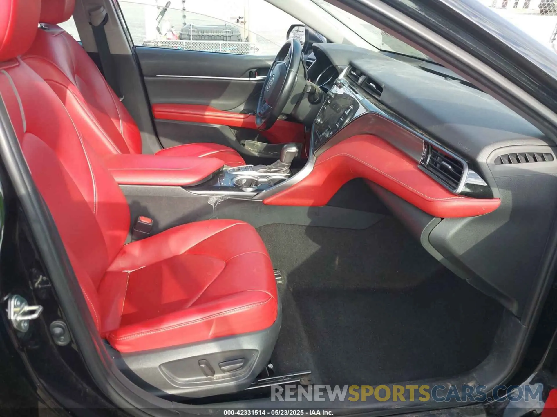5 Photograph of a damaged car 4T1B61HK5KU821119 TOYOTA CAMRY 2019