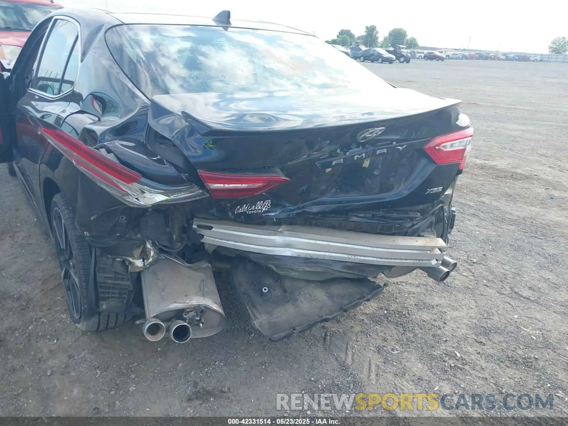 6 Photograph of a damaged car 4T1B61HK5KU821119 TOYOTA CAMRY 2019