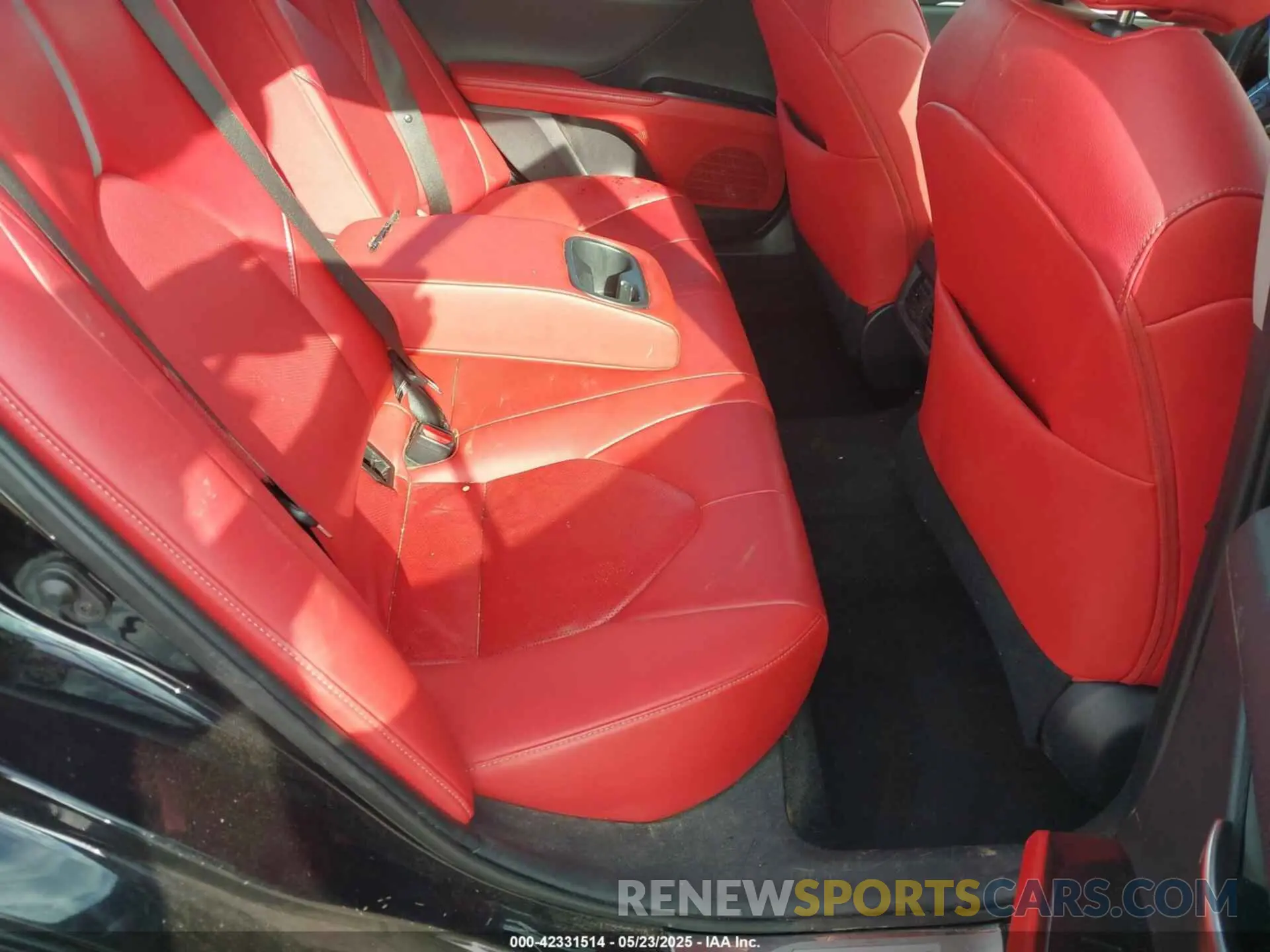 8 Photograph of a damaged car 4T1B61HK5KU821119 TOYOTA CAMRY 2019