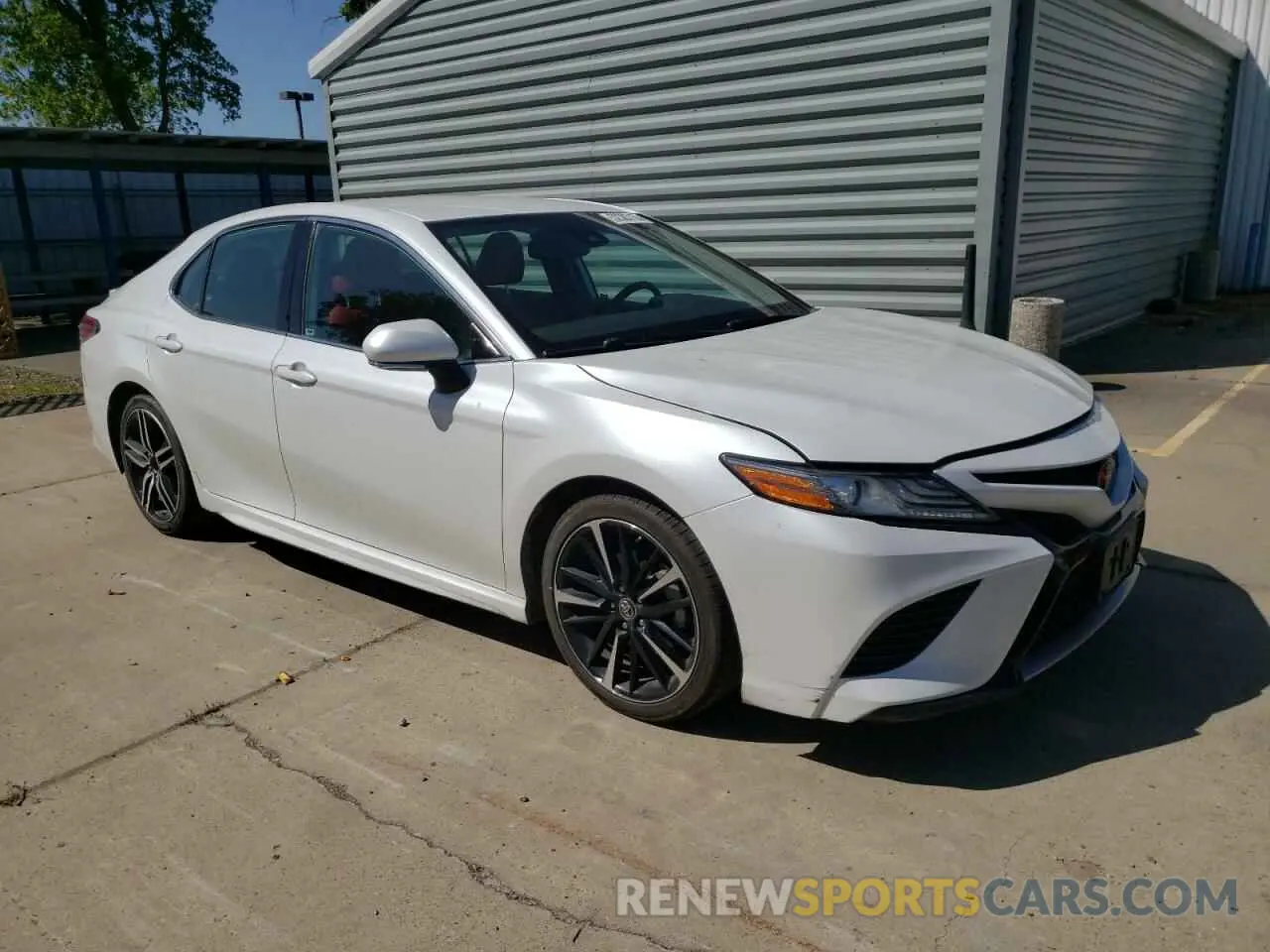4 Photograph of a damaged car 4T1B61HK5KU823954 TOYOTA CAMRY 2019