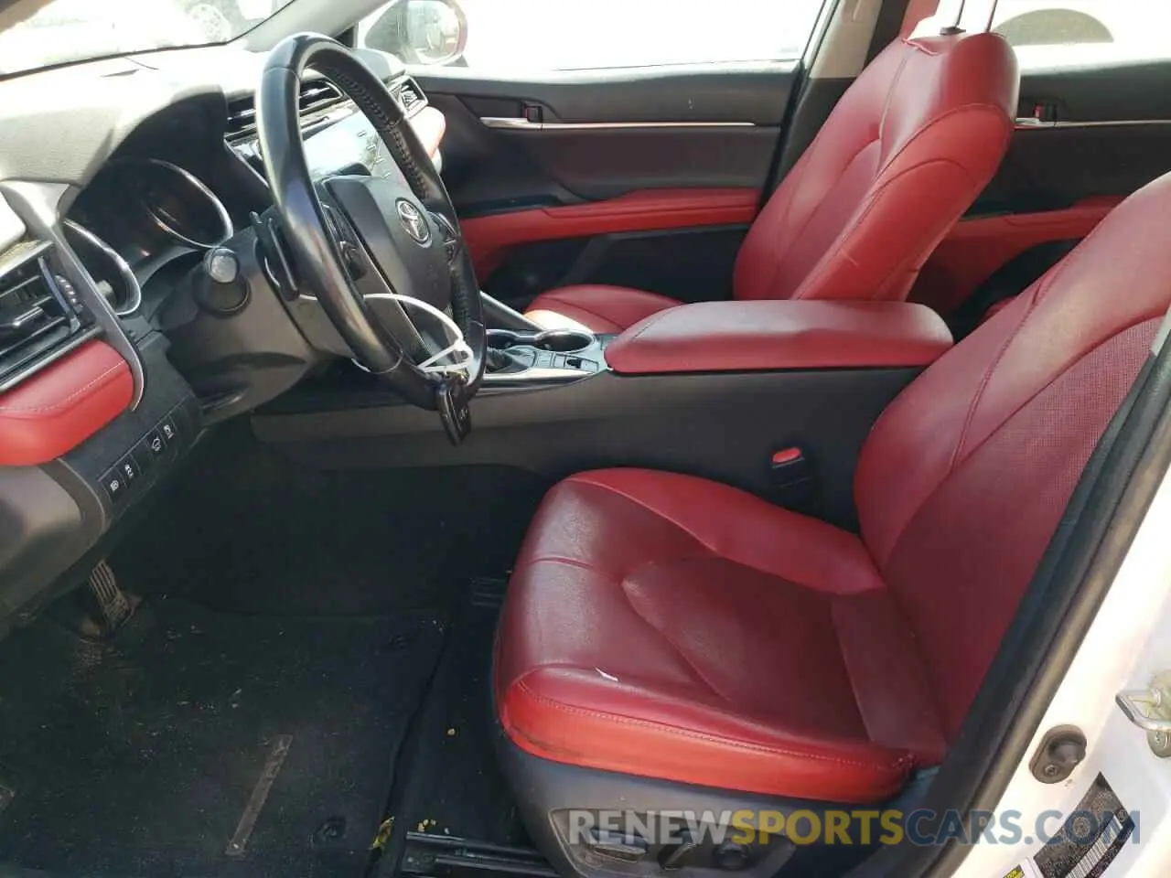 7 Photograph of a damaged car 4T1B61HK5KU823954 TOYOTA CAMRY 2019
