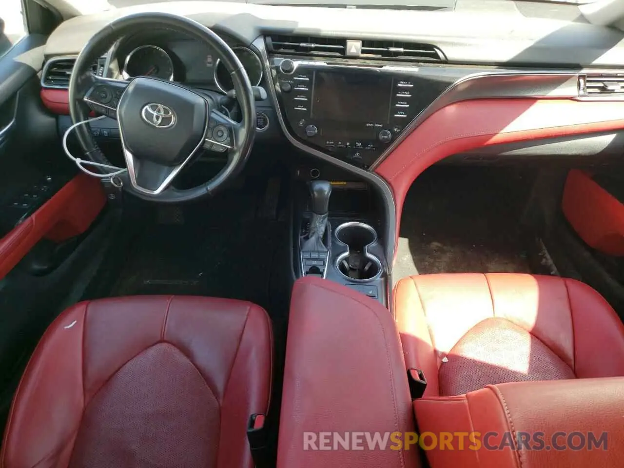 8 Photograph of a damaged car 4T1B61HK5KU823954 TOYOTA CAMRY 2019