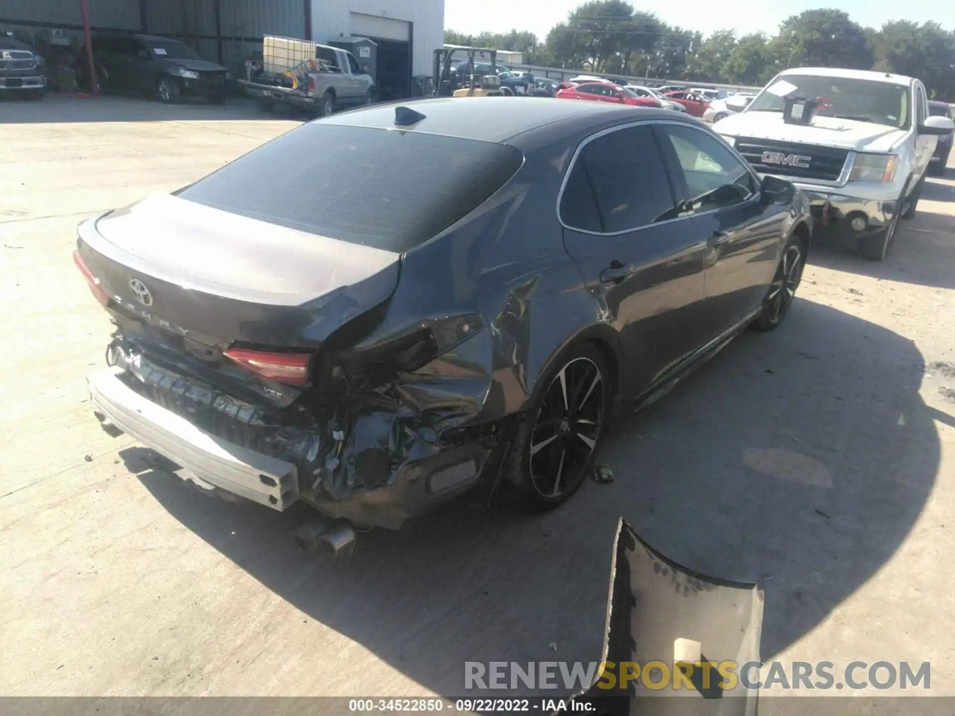 4 Photograph of a damaged car 4T1B61HK5KU825770 TOYOTA CAMRY 2019