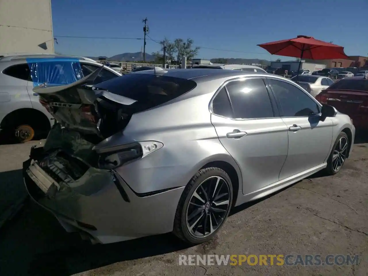 4 Photograph of a damaged car 4T1B61HK5KU828328 TOYOTA CAMRY 2019