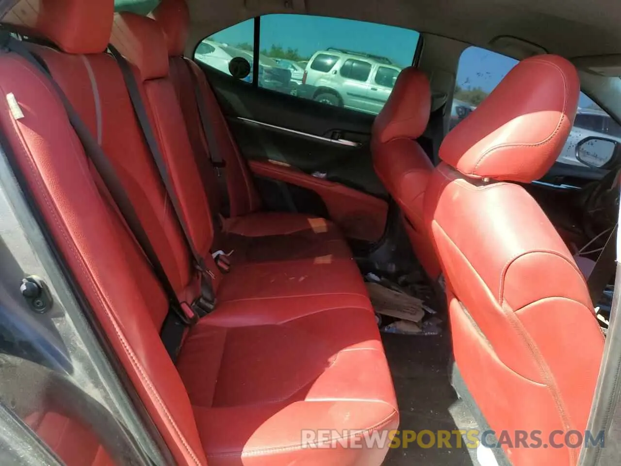 10 Photograph of a damaged car 4T1B61HK5KU836395 TOYOTA CAMRY 2019