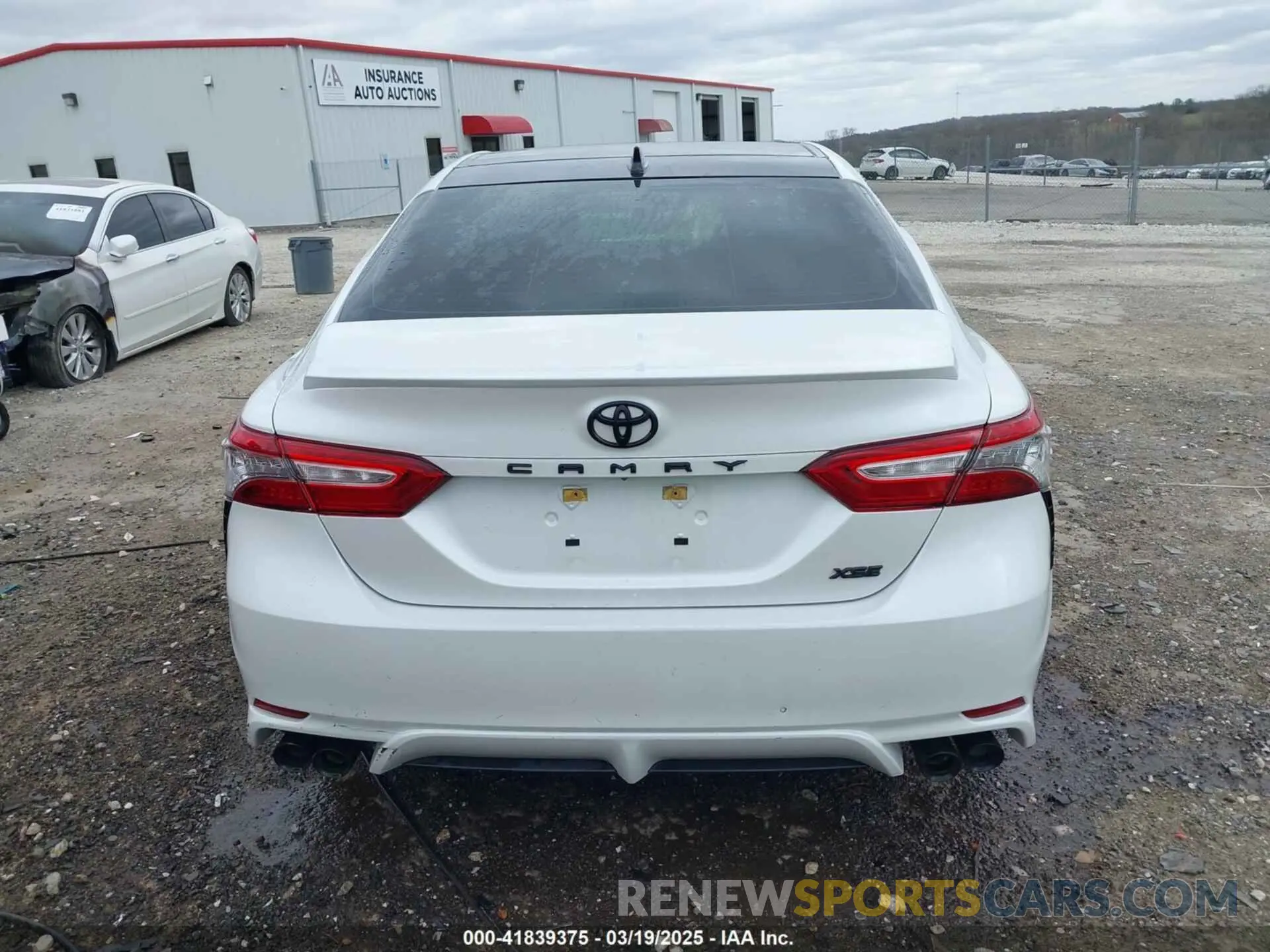 17 Photograph of a damaged car 4T1B61HK5KU839734 TOYOTA CAMRY 2019