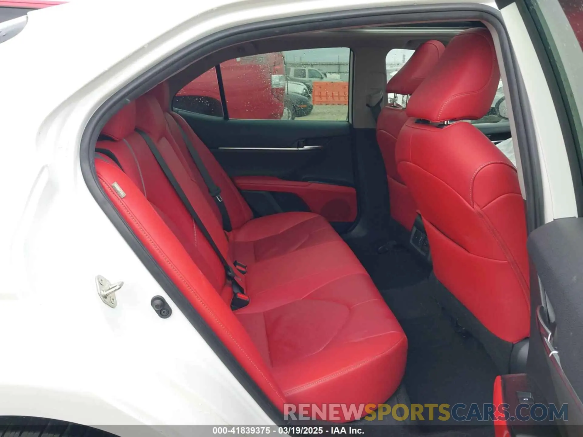 8 Photograph of a damaged car 4T1B61HK5KU839734 TOYOTA CAMRY 2019