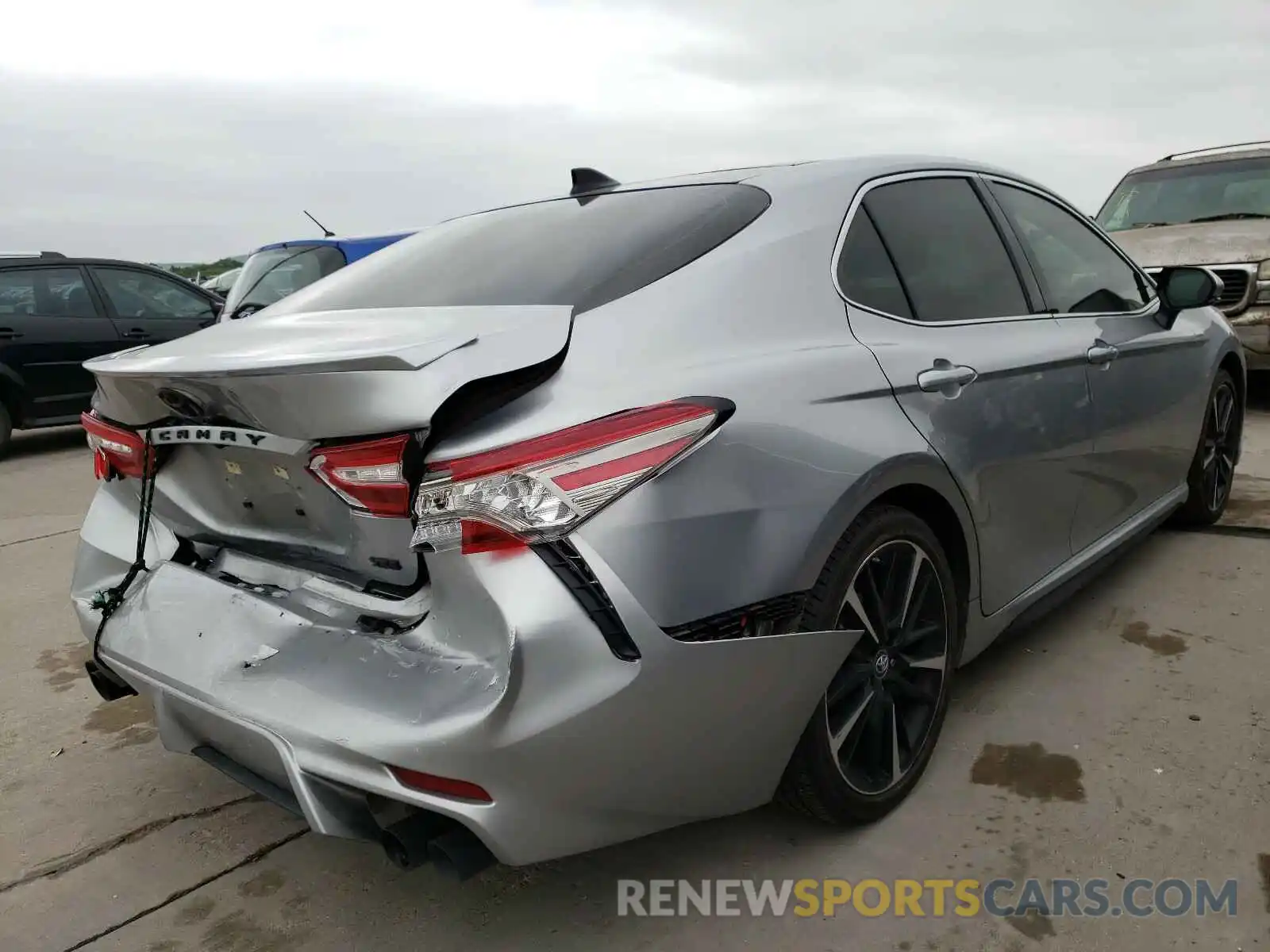 4 Photograph of a damaged car 4T1B61HK5KU846859 TOYOTA CAMRY 2019