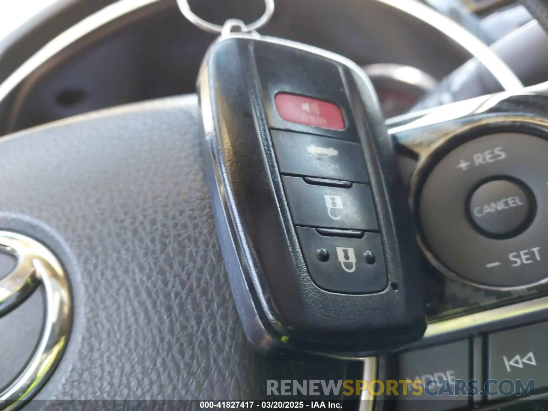 11 Photograph of a damaged car 4T1B61HK5KU850068 TOYOTA CAMRY 2019