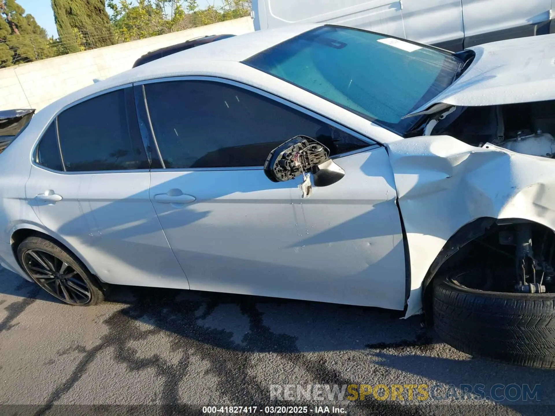 13 Photograph of a damaged car 4T1B61HK5KU850068 TOYOTA CAMRY 2019