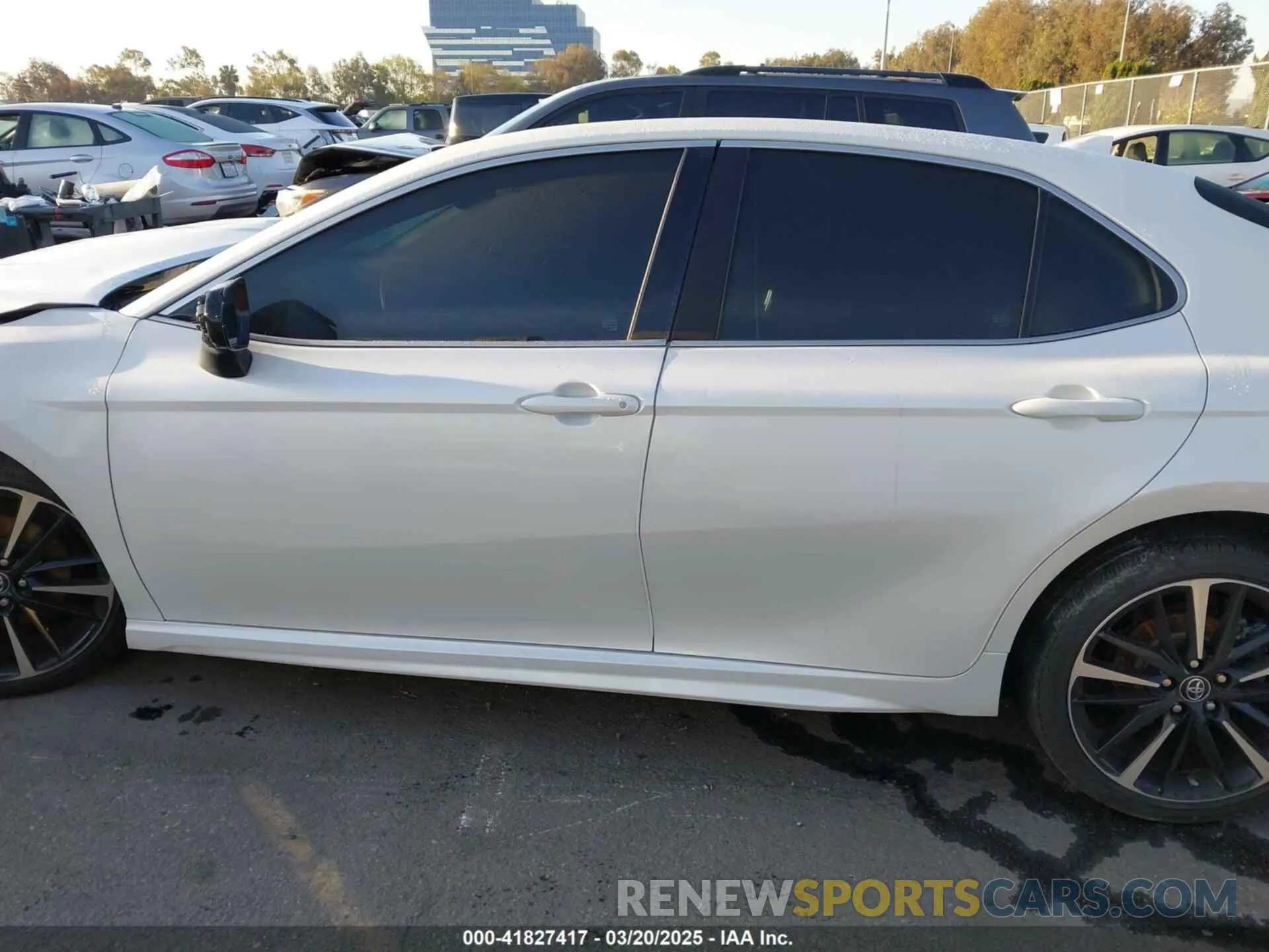 14 Photograph of a damaged car 4T1B61HK5KU850068 TOYOTA CAMRY 2019