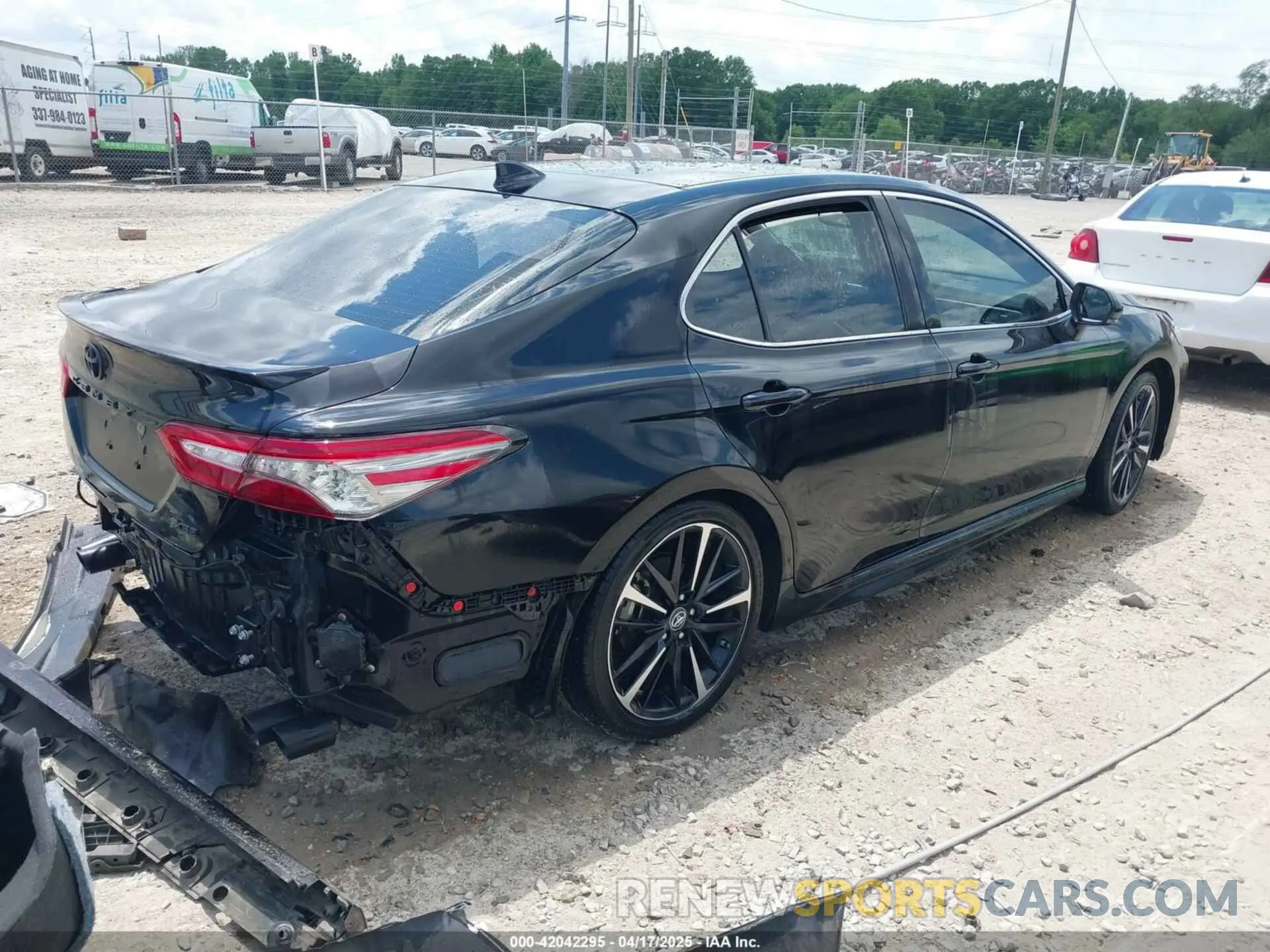 4 Photograph of a damaged car 4T1B61HK5KU851365 TOYOTA CAMRY 2019