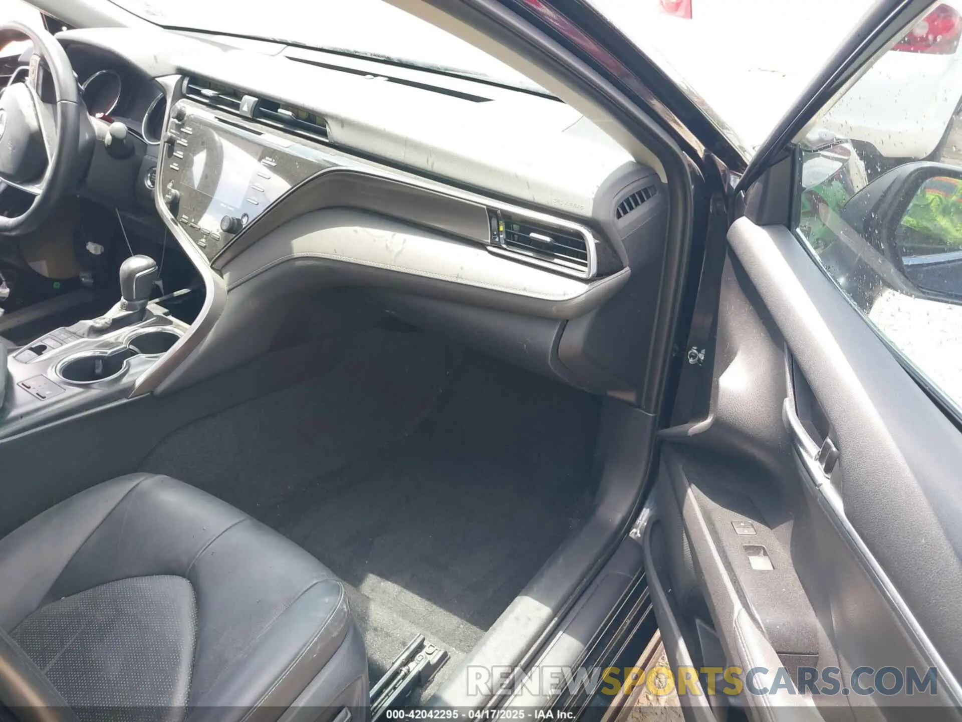 5 Photograph of a damaged car 4T1B61HK5KU851365 TOYOTA CAMRY 2019