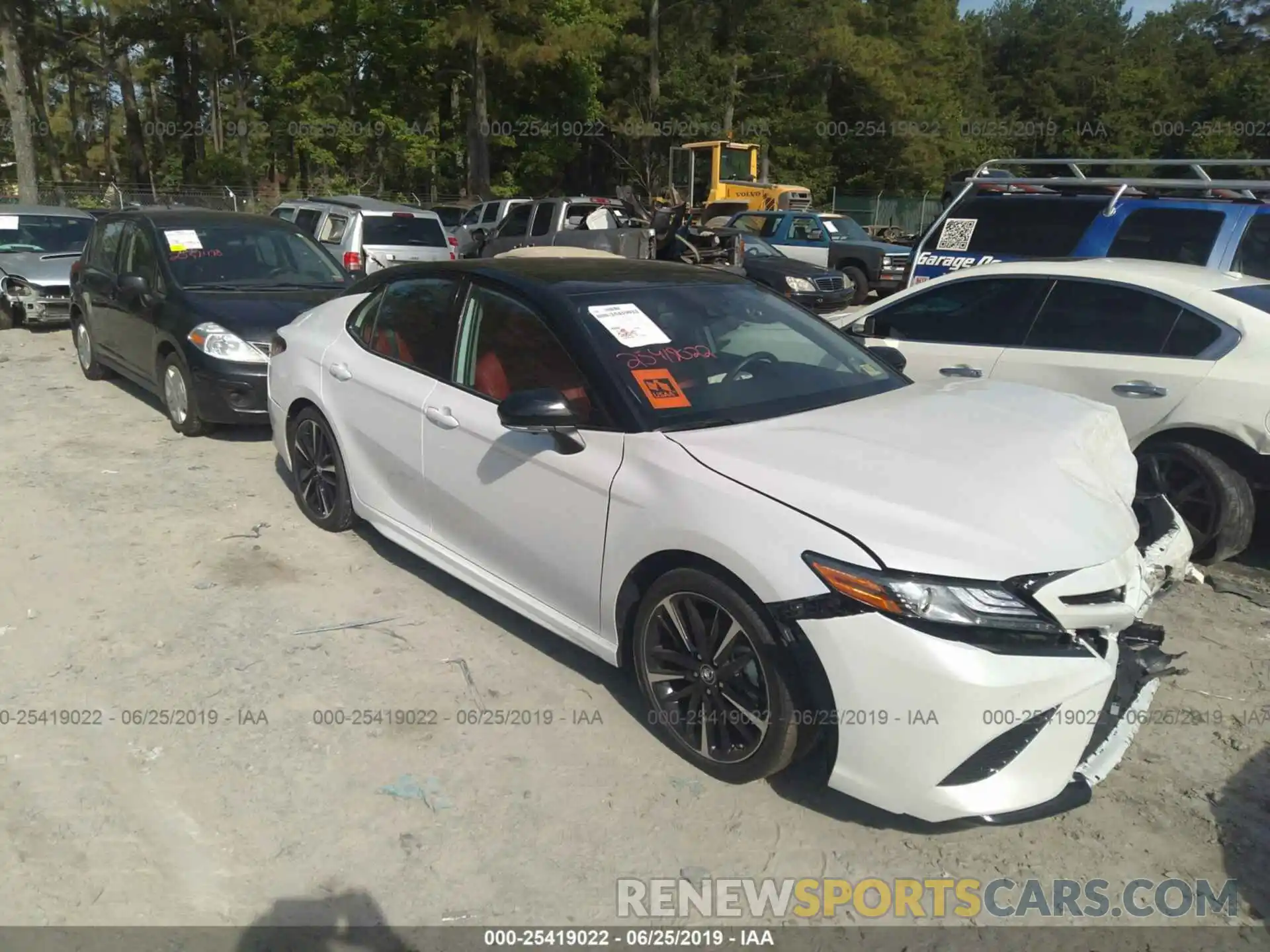 1 Photograph of a damaged car 4T1B61HK6KU167005 TOYOTA CAMRY 2019