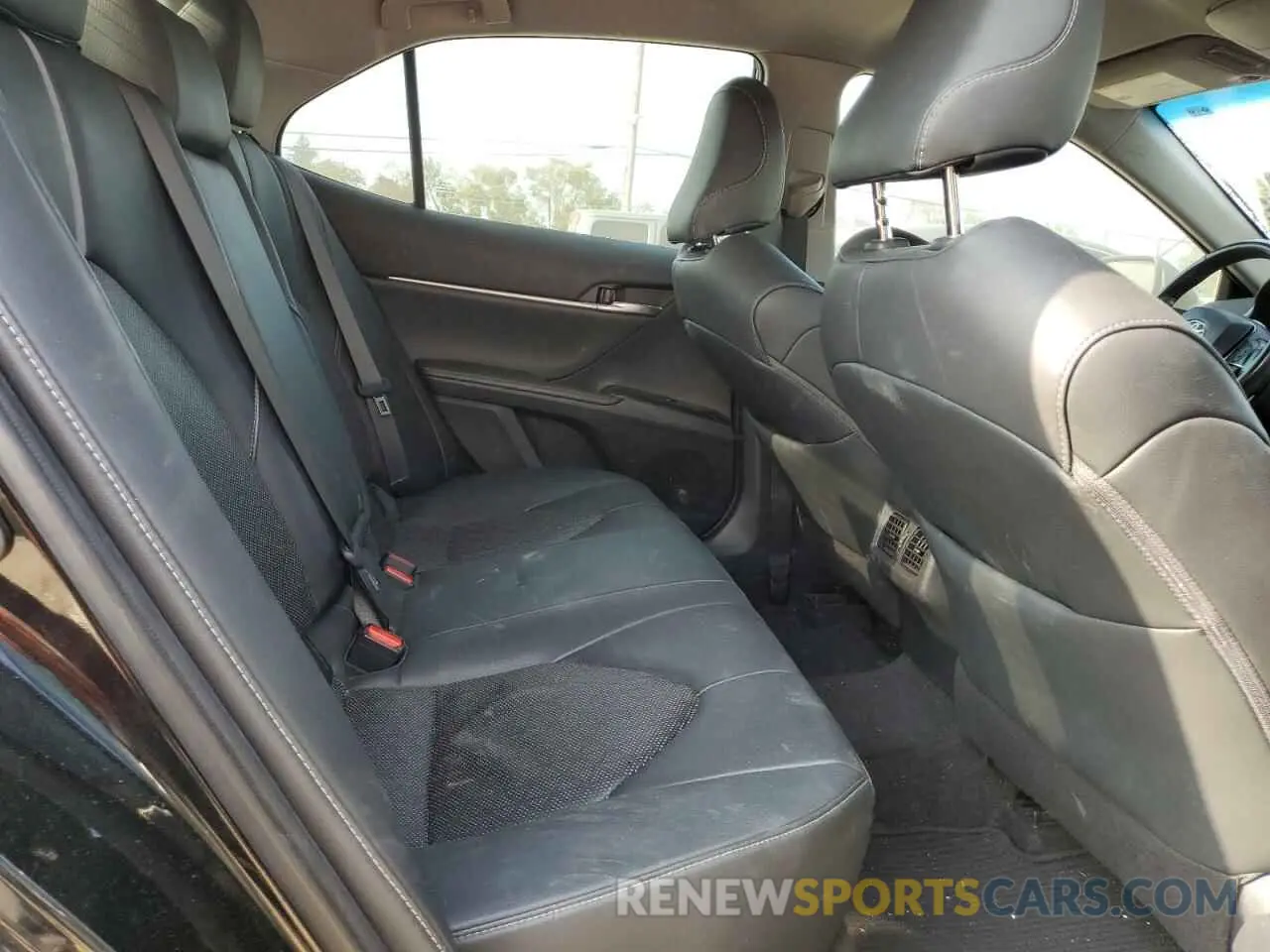 10 Photograph of a damaged car 4T1B61HK6KU207888 TOYOTA CAMRY 2019