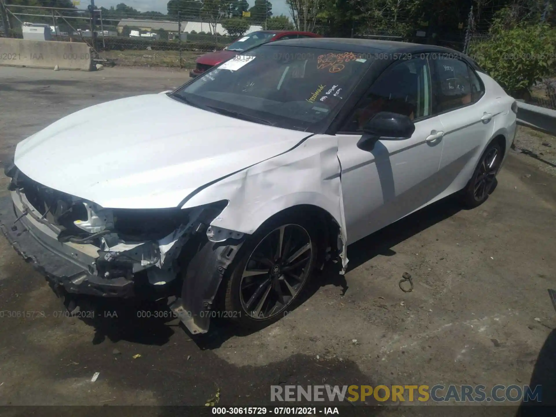 2 Photograph of a damaged car 4T1B61HK6KU215621 TOYOTA CAMRY 2019