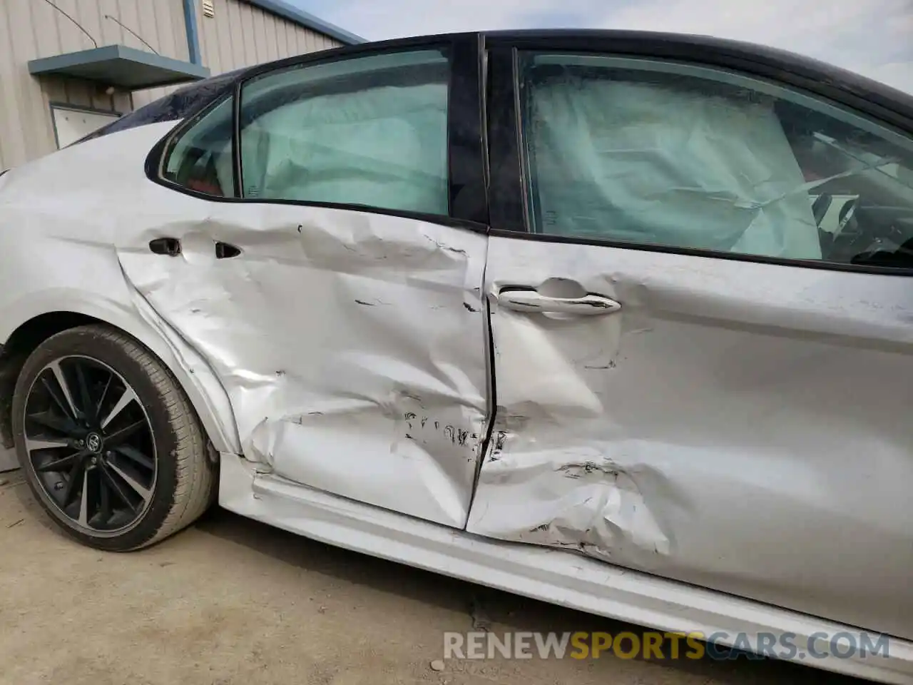 9 Photograph of a damaged car 4T1B61HK6KU235707 TOYOTA CAMRY 2019