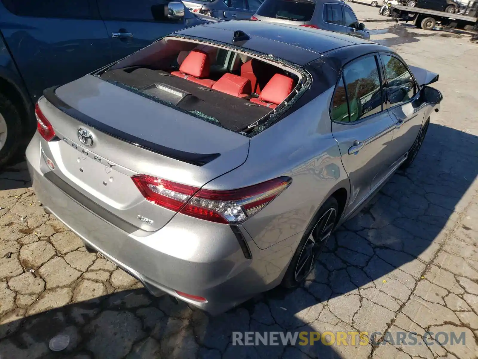 4 Photograph of a damaged car 4T1B61HK6KU259893 TOYOTA CAMRY 2019