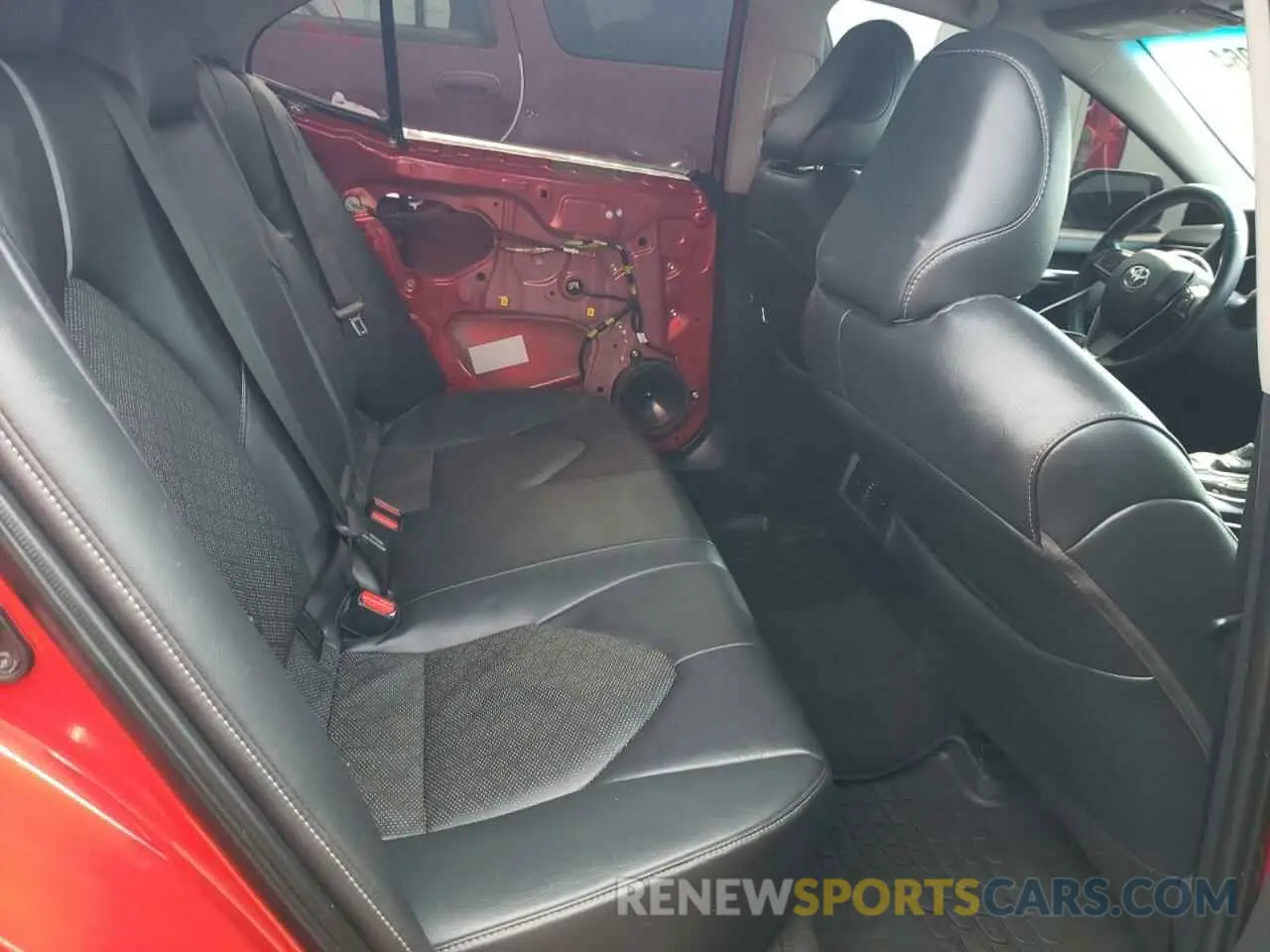 10 Photograph of a damaged car 4T1B61HK6KU274328 TOYOTA CAMRY 2019