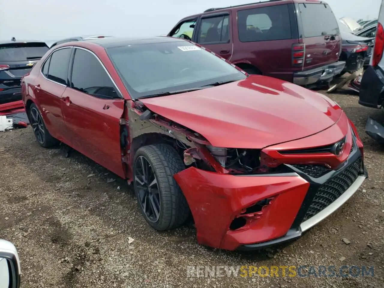 4 Photograph of a damaged car 4T1B61HK6KU274328 TOYOTA CAMRY 2019