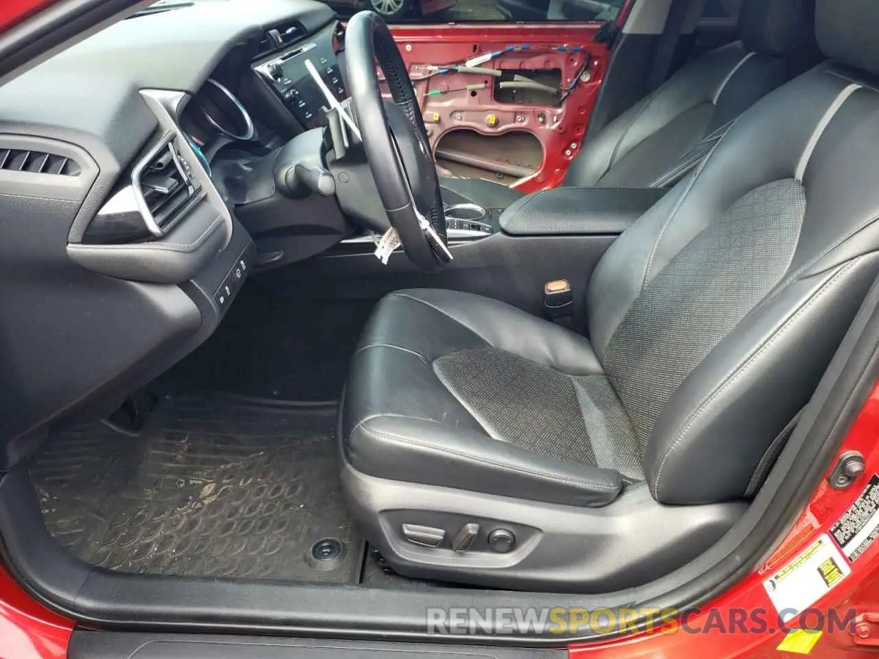 7 Photograph of a damaged car 4T1B61HK6KU274328 TOYOTA CAMRY 2019