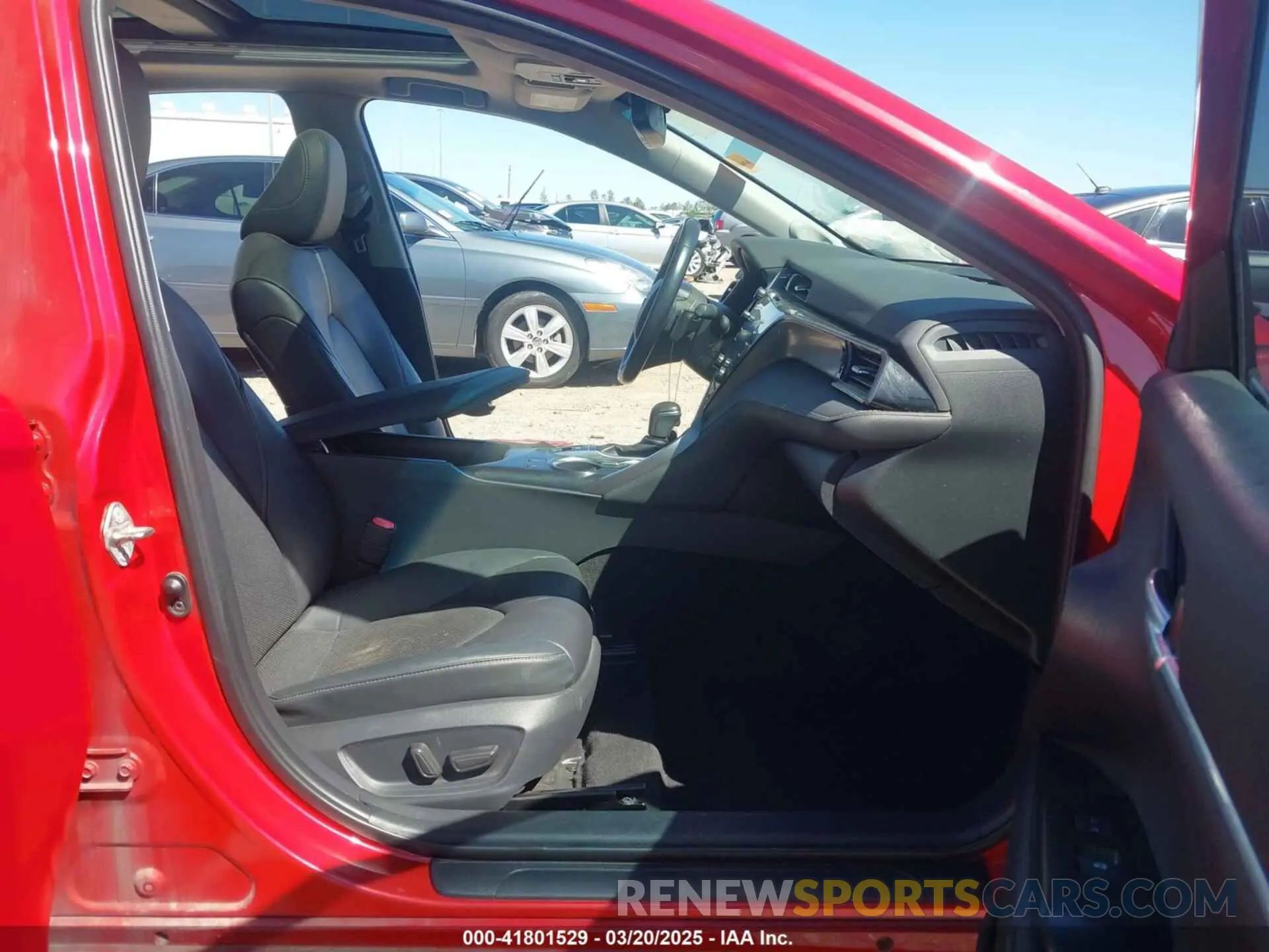 5 Photograph of a damaged car 4T1B61HK6KU277861 TOYOTA CAMRY 2019