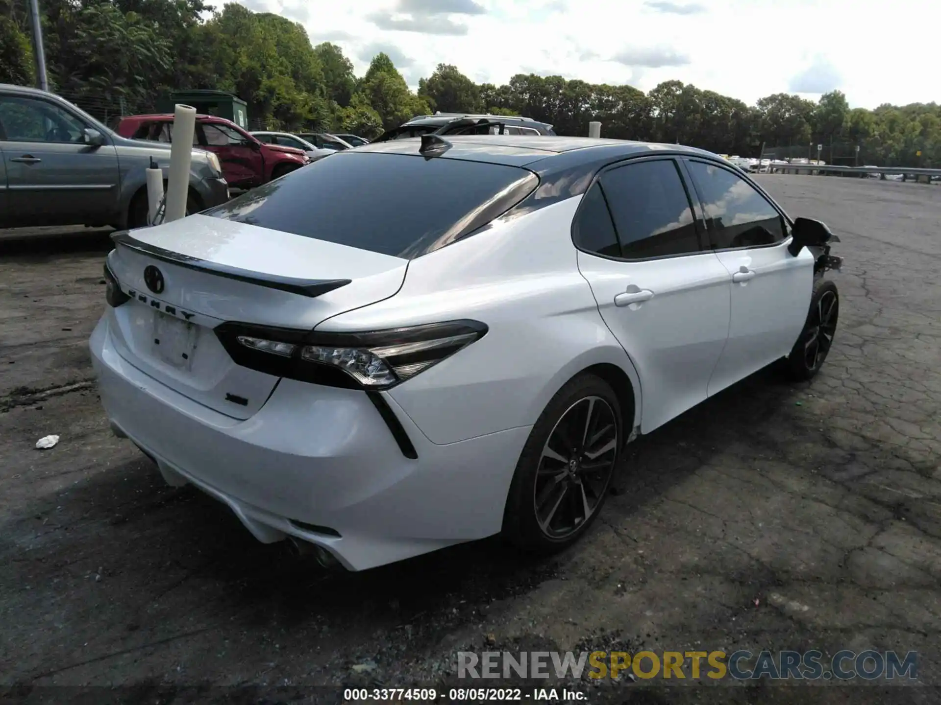 4 Photograph of a damaged car 4T1B61HK6KU280534 TOYOTA CAMRY 2019