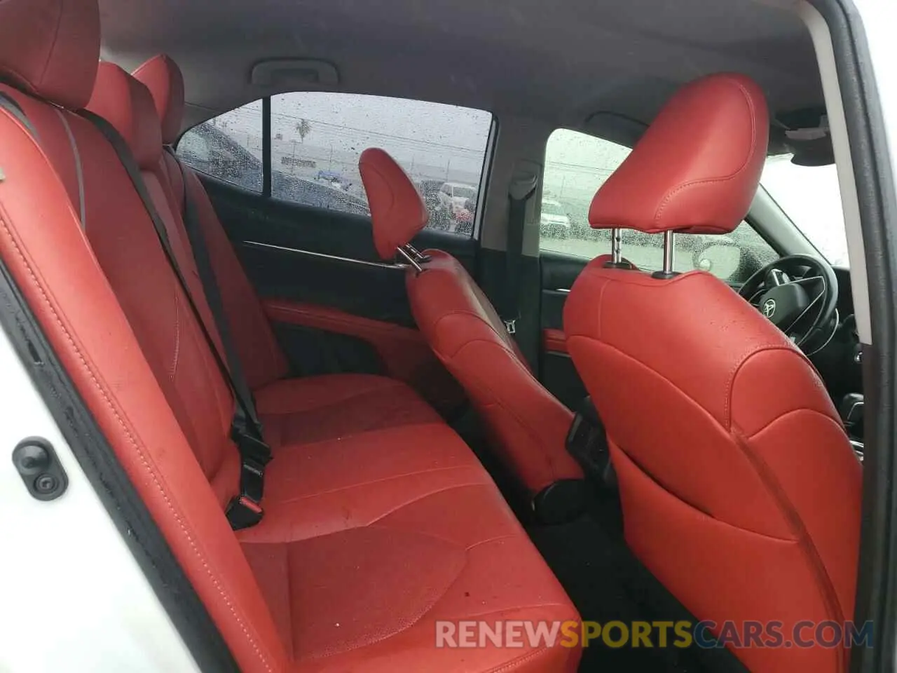 10 Photograph of a damaged car 4T1B61HK6KU283191 TOYOTA CAMRY 2019