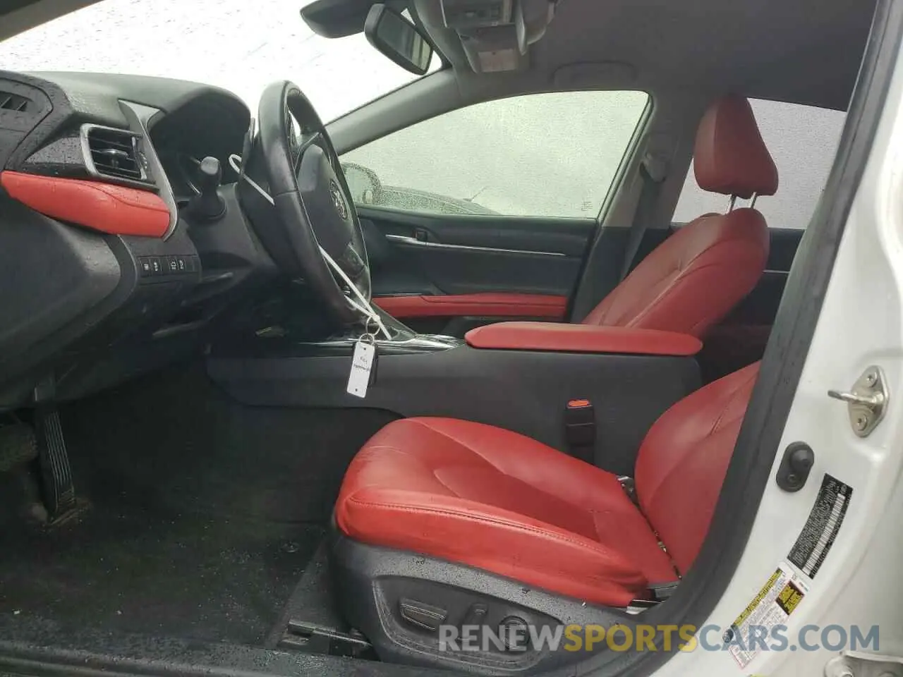 7 Photograph of a damaged car 4T1B61HK6KU283191 TOYOTA CAMRY 2019
